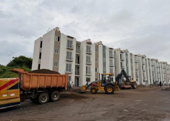 Infonavit supervisa trabajos de limpieza y reposición en frente de obra del fraccionamiento Bosques de Río Medio