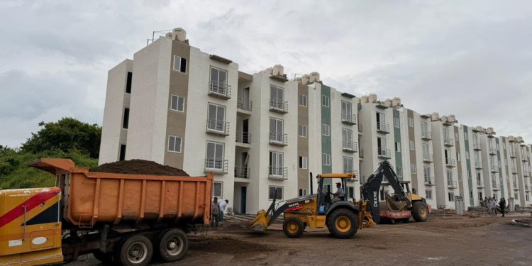 Infonavit supervisa trabajos de limpieza y reposición en frente de obra del fraccionamiento Bosques de Río Medio