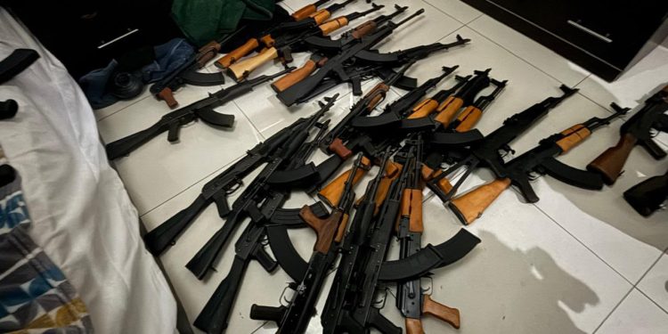 Asegura Mesa Estatal de Seguridad arsenal de alto poder en SLRC