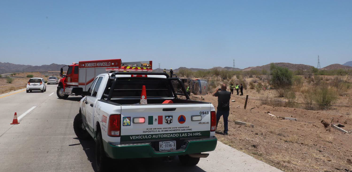 Volcamiento de camión de pasajeros deja a una persona sin vida y nueve lesionados en Sonora