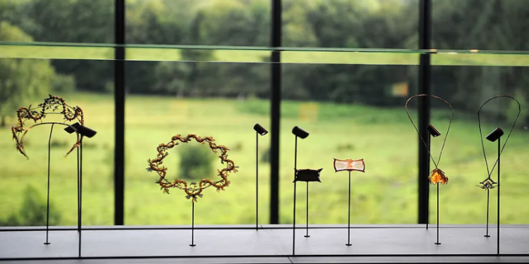 Roban 20 joyas valoradas en 4 millones de euros en un asalto relámpago al Museo Lalique de Francia