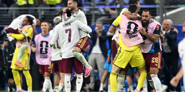 España le pintó la cara a Francia y es el primer finalista del Mundial 2026