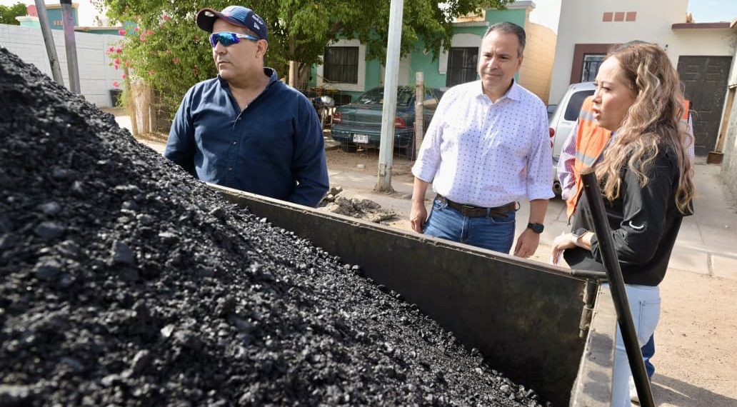 Lleva Toño Astiazarán el operativo de bacheo “Un Día en tu Colonia” a Puerta Real Etapa VIII