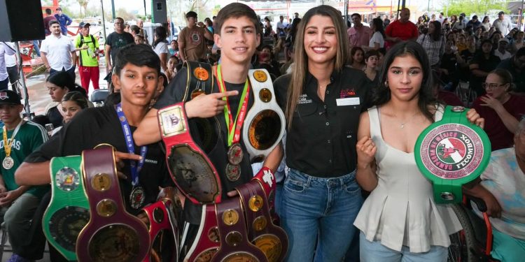 Lleva Paulina Ocaña soluciones directas a las familias de Pueblitos con Sonora Atiende