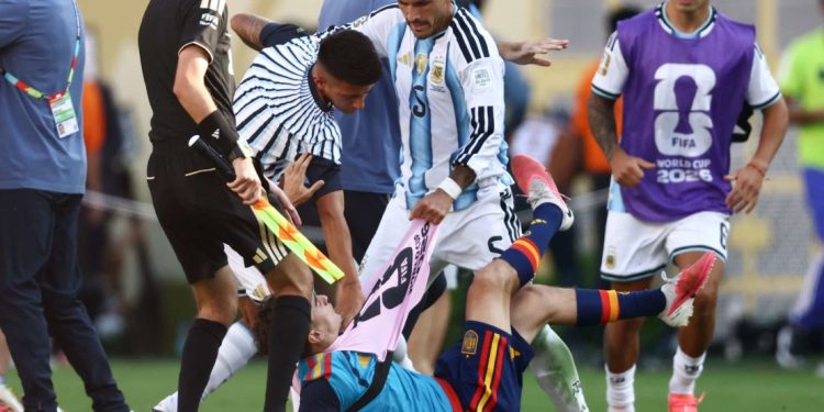 “El peor enemigo del fútbol nunca estuvo en la cancha”