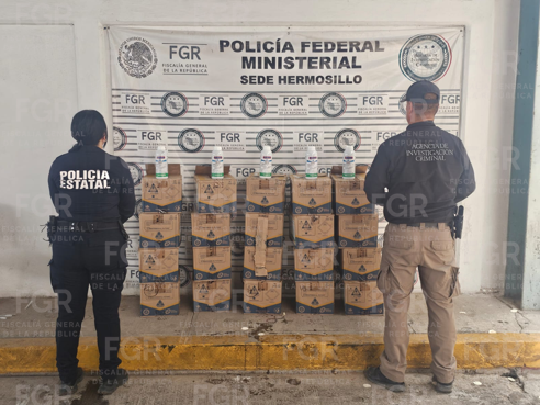 Incauta Policía Federal Ministerial 240 litros de metanfetamina líquida a chofer de empresa de transportes.