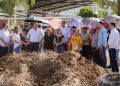 Supervisa Toño Astiazarán pavimentación con concreto de la Huásabas acompañado de vecinas y vecinos