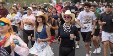 Más de 3 mil 500 personas participan en la quinta Carrera Vaquera