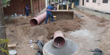 Avanza Aguah trabajos de rehabilitación de colector sanitario en El Sahuaro