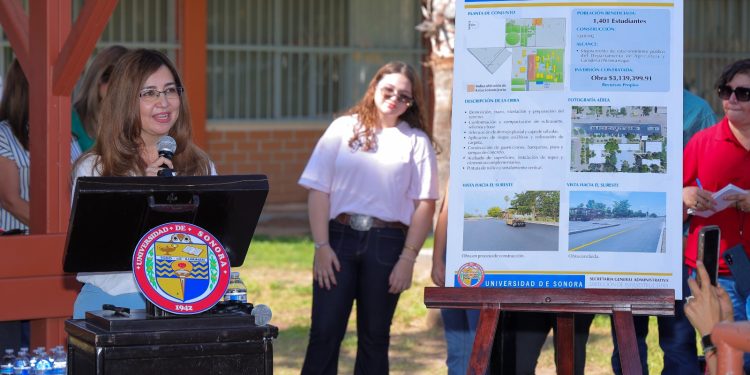Entrega rectoría obras de mejoramiento del estacionamiento principal del DAG