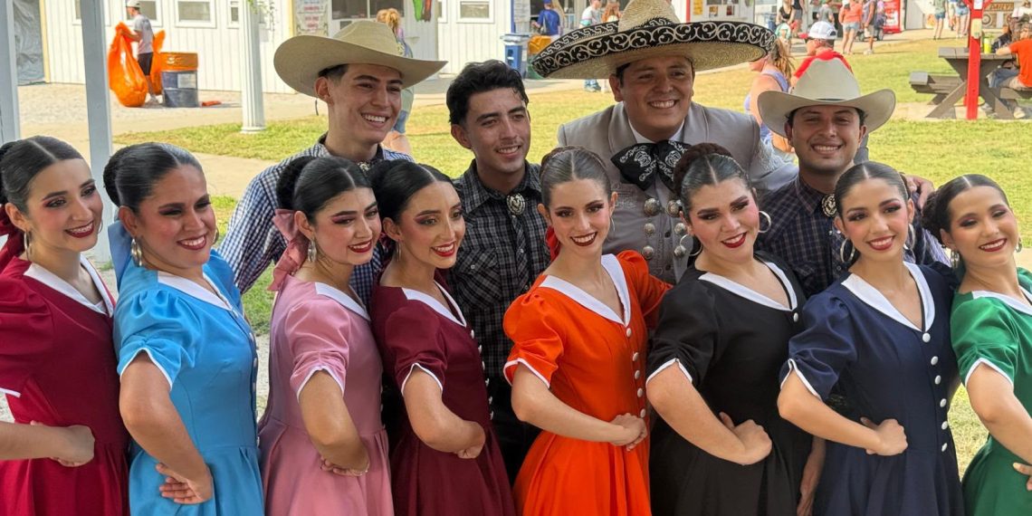 Tradición Mestiza de la Unison conquista al público de Illinois con la fuerza del Sonora bronco