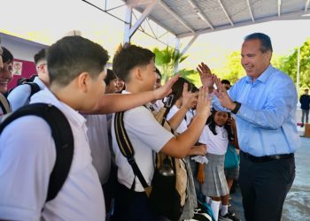 Realiza Toño Astiazarán donación de equipo de cómputo a secundaria 9, “Arq. Gustavo F. Aguilar Beltrán” en inicio de ciclo escolar