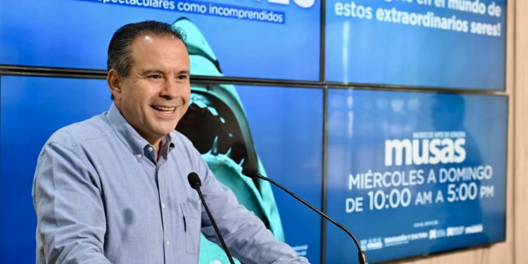 Anuncia Toño Astiazarán exposición internacional Tiburones en Hermosillo