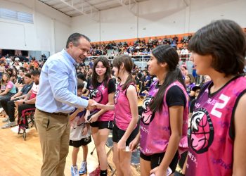 Apoya Toño Astiazarán a talentos deportivos con más de un millón de pesos en equipo de entrenamiento