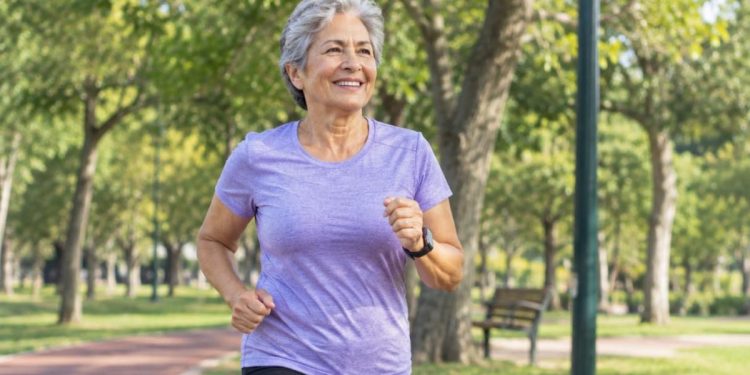 Llama Salud Sonora a realizar ejercicio para mejorar calidad de vida en la tercera edad