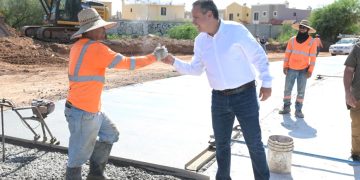 Recorre Toño Astiazarán junto a vecinos avances en rehabilitación de la Agustín Gómez del Campo