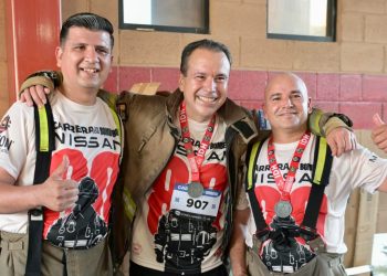 Reconoce Toño Astiazarán 80 años de servicio del Departamento de Bomberos de Hermosillo con carrera