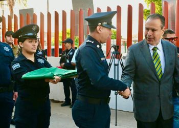 Encabeza Toño Astiazarán ceremonia cívica por inicio del mes patrio
