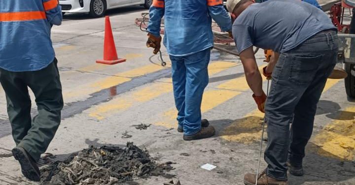 Llama AguaH a evitar tirar basura y residuos en calles y alcantarillas