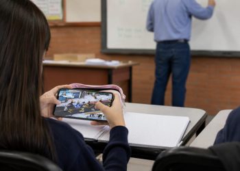 Promueve Salud Sonora uso responsable de celulares para cuidar la salud mental de niñas y niños
