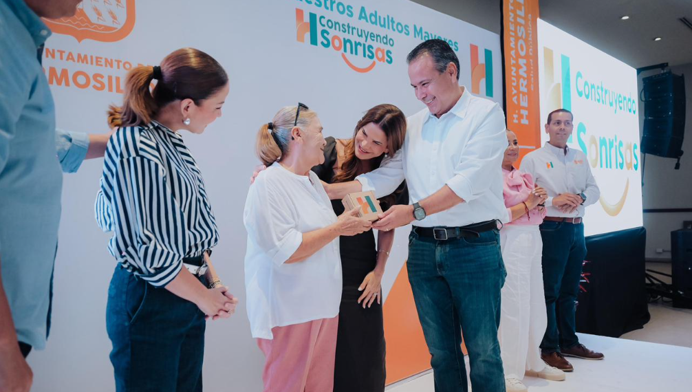 Beneficia Toño Astiazarán a más de 2 mil 500 adultos mayores a través de Construyendo Sonrisas