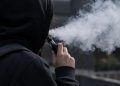 Vapear puede llevar cientos de sustancias químicas a los pulmones: SSP