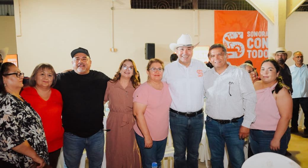 Se reúne Toño Astiazarán con habitantes de Ures