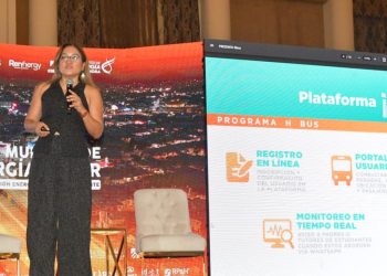 Exponen proyectos de movilidad eléctrica con las ponencias “HBus” y “Drive to Zero” en el Foro Solar 2026