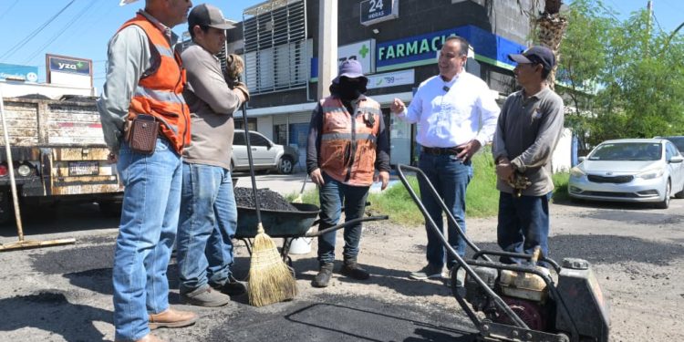 Aumenta Toño Astiazarán número de cuadrillas para ampliar bacheo en la ciudad