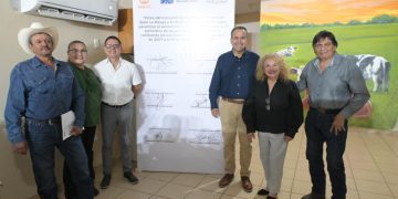 Acuerdan Toño Astiazarán y ejidatarios de La Manga suministro de agua tratada para actividades productivas