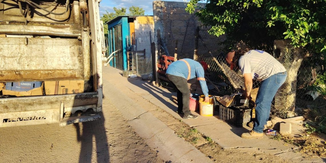 Beneficia Gobierno de Hermosillo a familias de La Cholla con jornada de descacharre