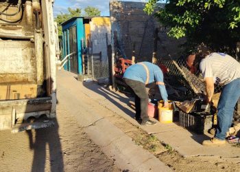Beneficia Gobierno de Hermosillo a familias de La Cholla con jornada de descacharre