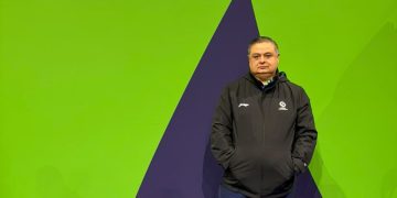 César Valenzuela destaca como juez internacional en el Mundial de Gimnasia Artística de Róterdam