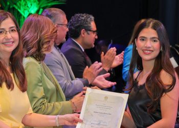 Reconoce la Unison a 83 estudiantes de excelencia académica en su 84 aniversario