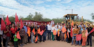 Da banderazo Toño Astiazarán a pavimentación con concreto hidráulico en La Antorcha