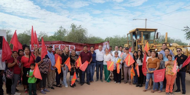 Da banderazo Toño Astiazarán a pavimentación con concreto hidráulico en La Antorcha