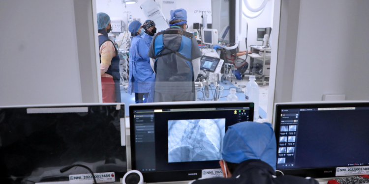 Acudir a la Unidad Médica Familiar más cercana ante cualquier dolor en pecho, falta de aire o desmayos permite detectar a tiempo enfermedades del corazón.