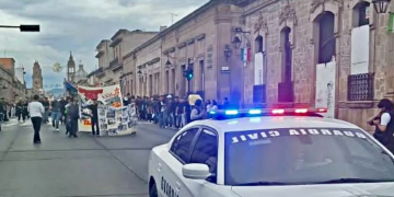 Más de mil 500 estudiantes marchan en Morelia por los 58 años de la matanza de Tlatelolco
