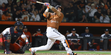 Con una gran remontada Naranjeros se impuso en el duelo inaugural a Águilas