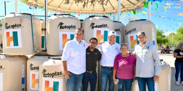 Inicia Toño Astiazarán rehabilitación de calles en Miguel Alemán y entrega tinacos y becas a familias de Kino