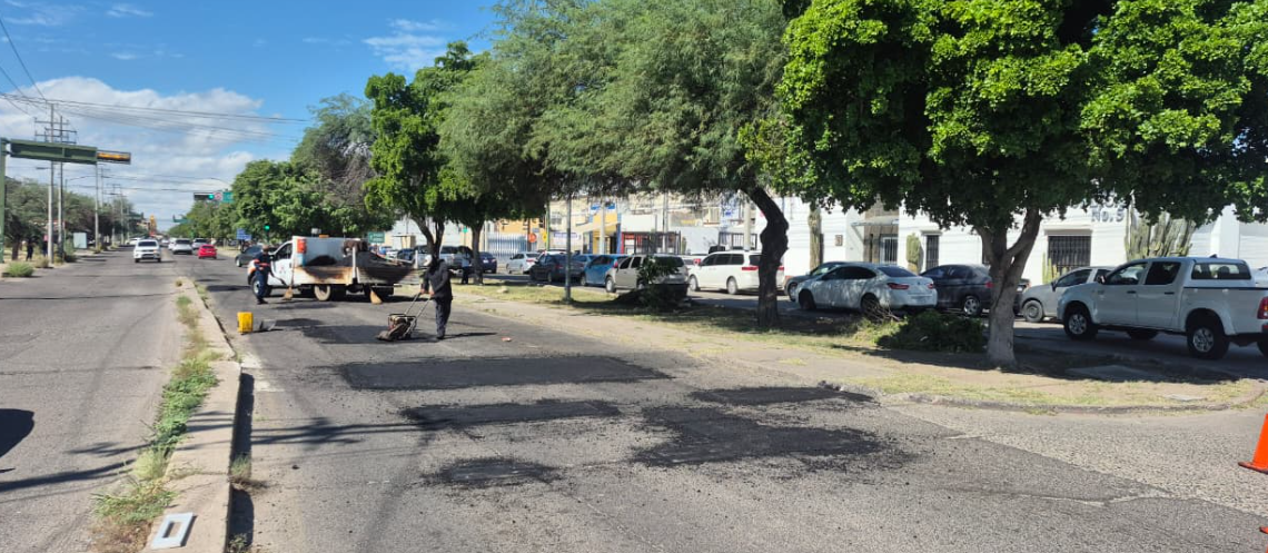 Con trabajo permanente cuadrillas realizan bacheo en la ciudad