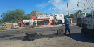 Sigue trabajo intenso de bacheo por calles y avenidas en Hermosillo