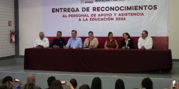 Reconoce SEC a personal de apoyo y asistencia a la educación