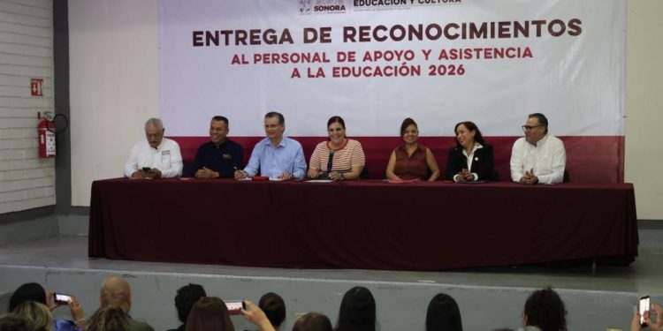 Reconoce SEC a personal de apoyo y asistencia a la educación
