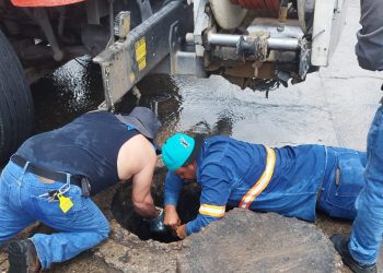 Mantiene Agua de Hermosillo labores de desazolve y mantenimiento del drenaje sanitario por lluvias