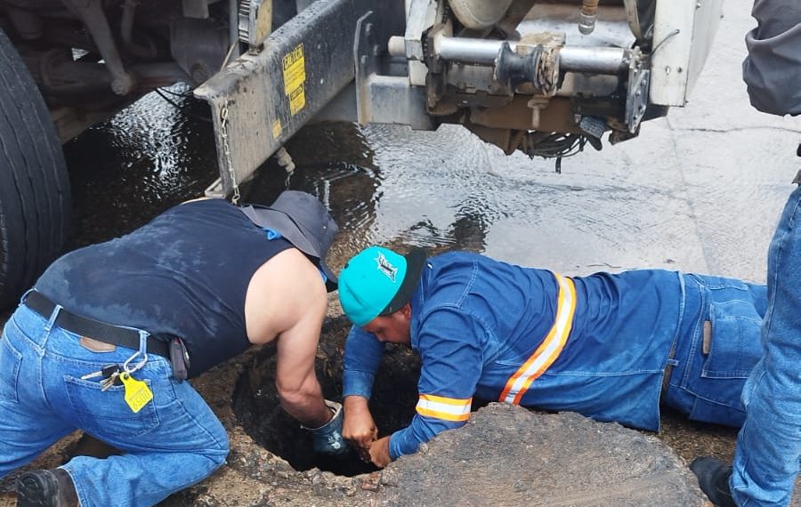 Mantiene Agua de Hermosillo labores de desazolve y mantenimiento del drenaje sanitario por lluvias