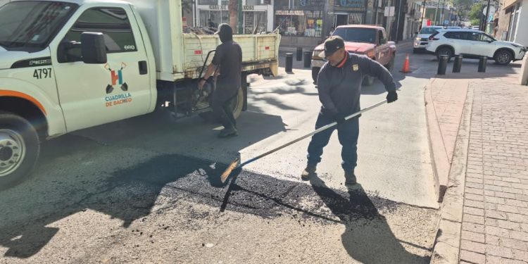 Realiza Gobierno de Hermosillo bacheo permanente en colonias de la ciudad