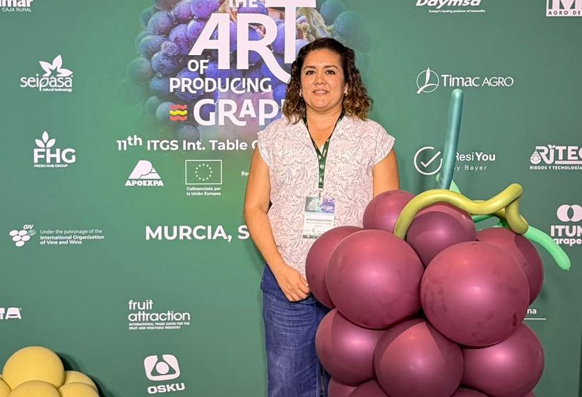 UES lleva investigación en uva de mesa a simposio internacional en España