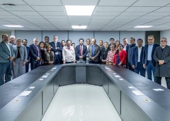 Incremento Salarial del 8% y mejora de  condiciones de trabajo y atención a derechohabientes del IMSS.